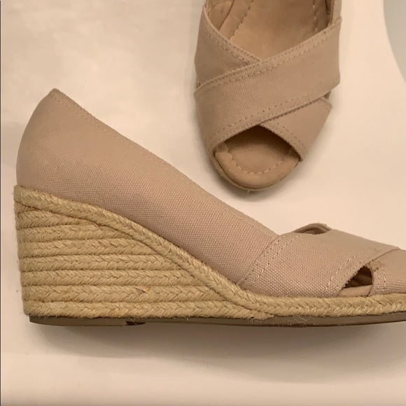 Shoes - Picture 2 of 3